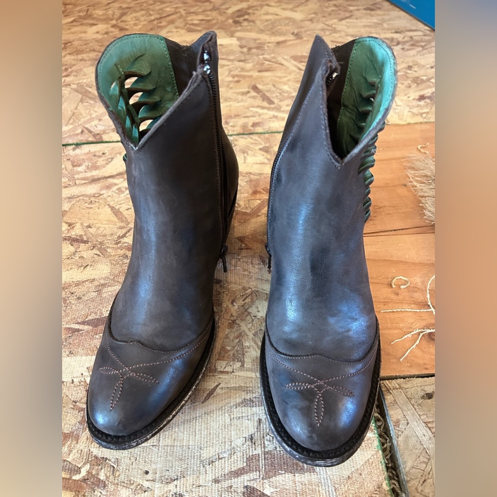 Brown/turquoise leather ankle boots